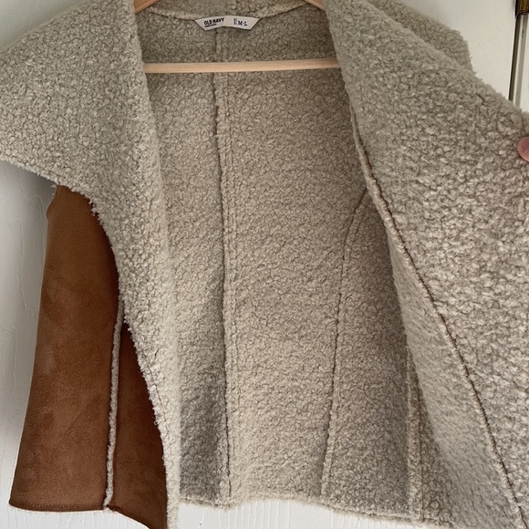 Old Navy Sherpa vest size M-L - Picture 5 of 7